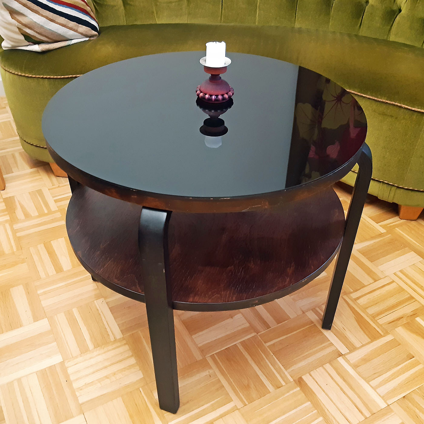 Eine runde Tischplatte