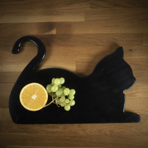 Leikkuulauta musta kissa