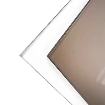 Kovapintainen polykarbonaatti