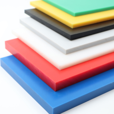 PE 500 eli polyeteeni on perusmuovi, jota käytetään laajasti elintarviketeollisuudessa mm. leikkuulautoina ja erilaisina kaavareina ja ohjureina.